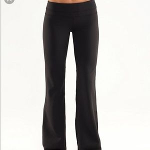 Lululemon Groove sz 4 black yoga pant